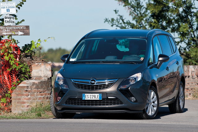 opel zafira tourer metano 15