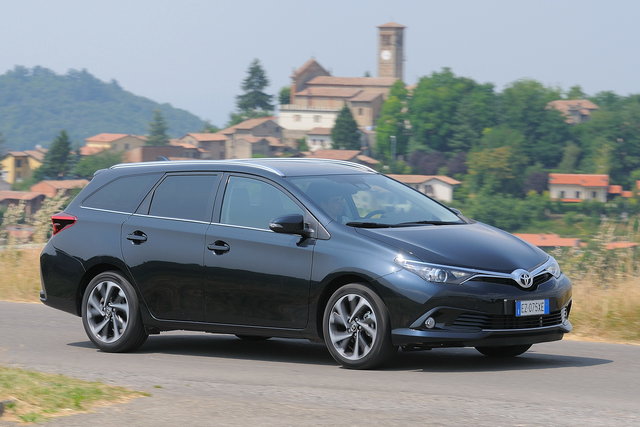 toyota auris touring 2015 37