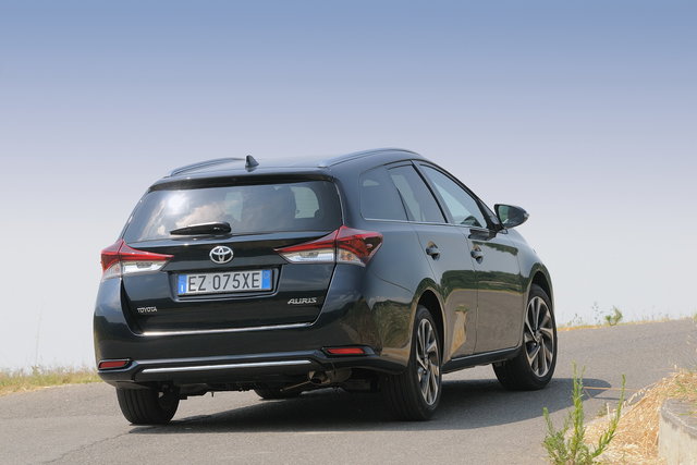 toyota auris touring 2015 52