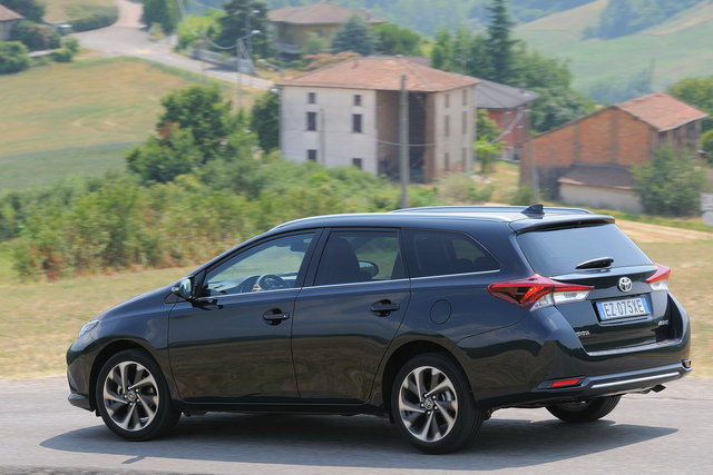 toyota auris touring 2015 54