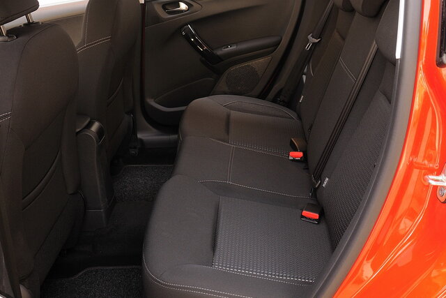 peugeot 208 bluehdi 27