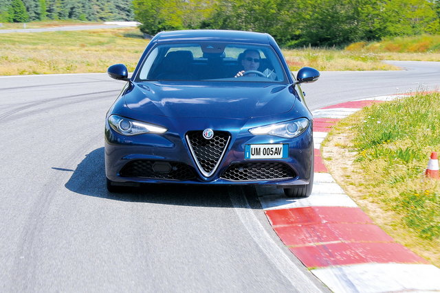 alfa romeo giulia 22 diesel prova 41