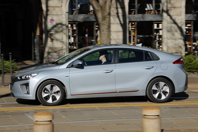 hyundai ioniq elettrica prova 55
