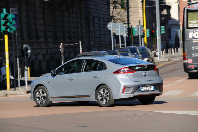 hyundai ioniq elettrica prova 56