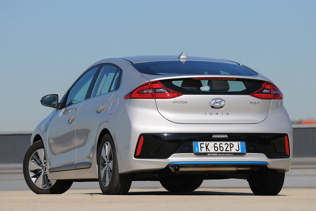 hyundai ioniq plug in 2017 11 40