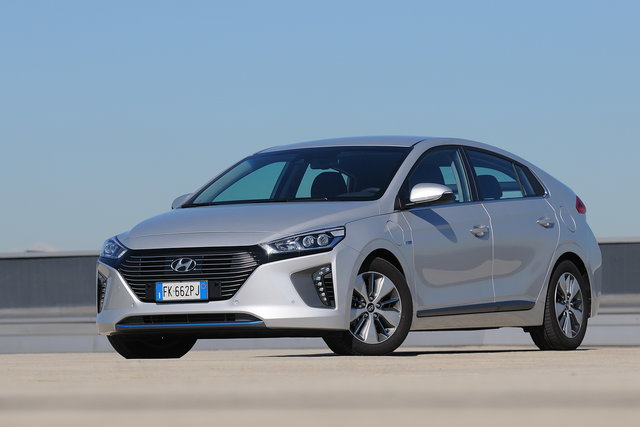 hyundai ioniq plug in 2017 11 41