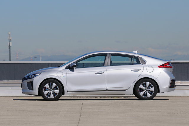 hyundai ioniq plug in 2017 11 42
