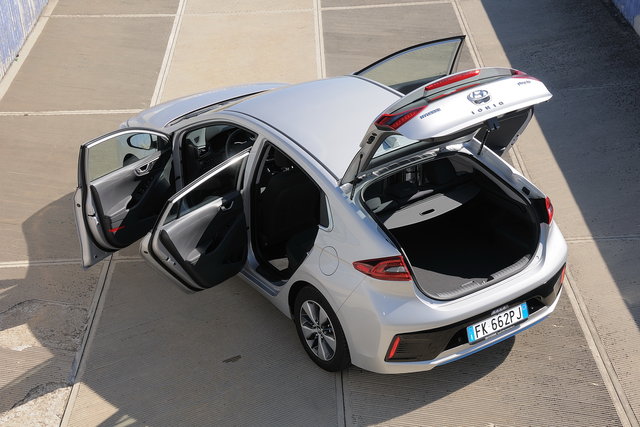 hyundai ioniq plug in 2017 11 47