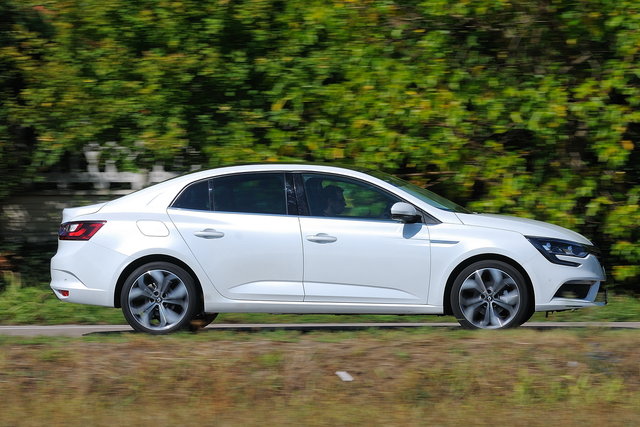 renault megane grand coupe 2018 01 37