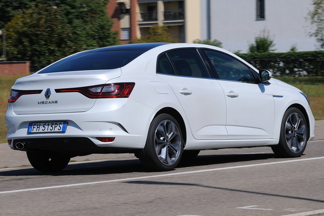 renault megane grand coupe 2018 01 50