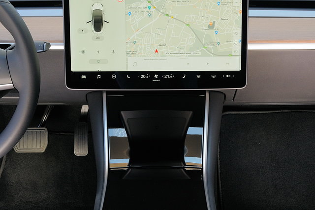 tesla model 3 prova 2020 07 53
