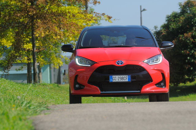 toyota yaris 15 hybrid prova 2020 10 06