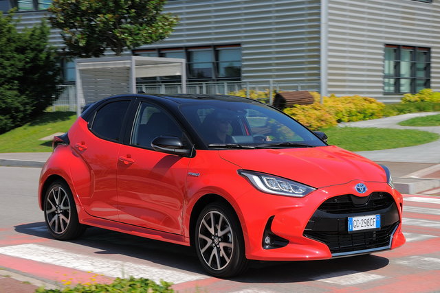 toyota yaris 15 hybrid prova 2020 10 41