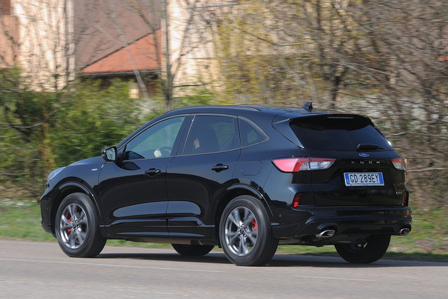 ford kuga 25 fhev awd prova 2021 05 01