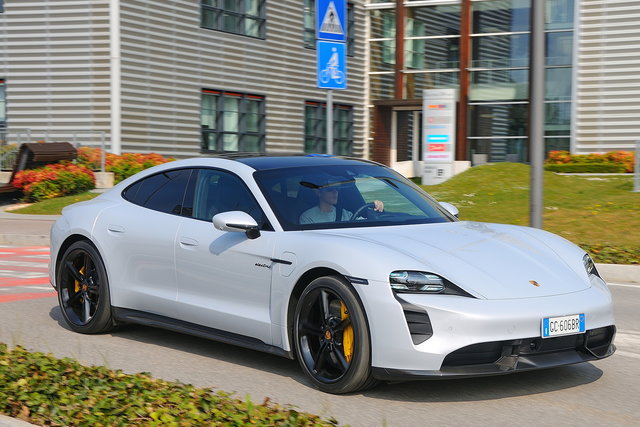 porsche taycan turbo s prova 2021 06