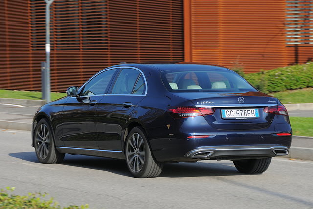 mercedes 300 de prova 2022 02 06