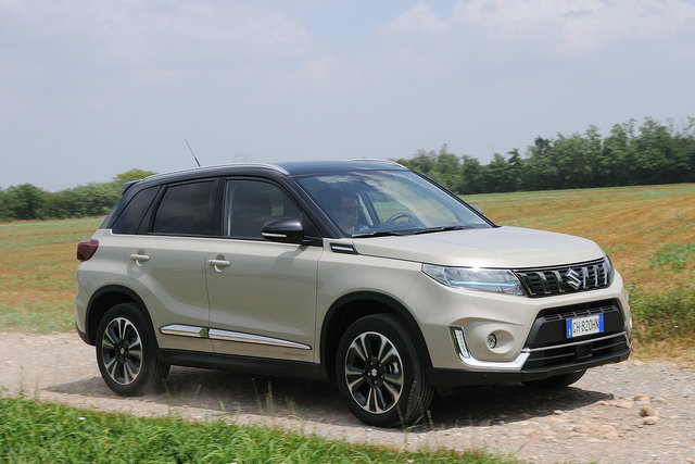 suzuki vitara 15 hybrid 140v 4wd at
