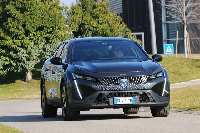 peugeot 408 plug in prova 2023 04 08