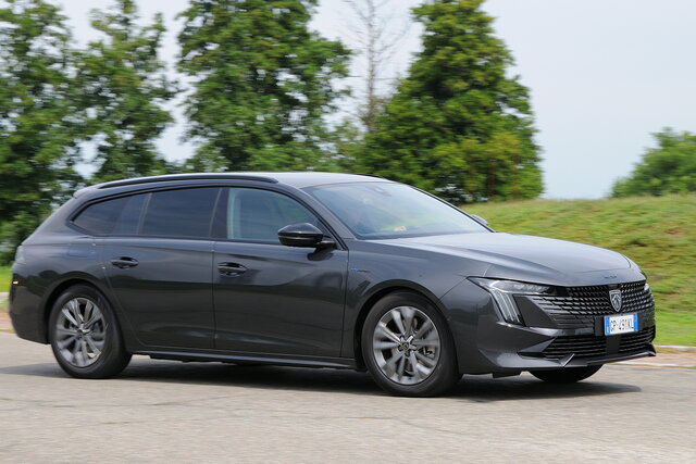 peugeot 508 sw 16 plug in 180 prova 2024 01