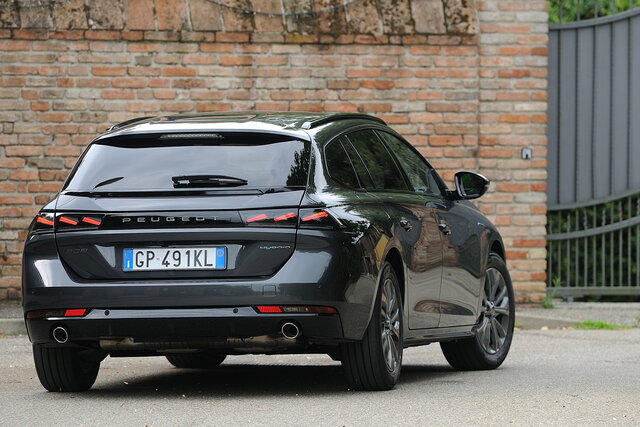peugeot 508 sw 16 plug in 180 prova 2024 01 02
