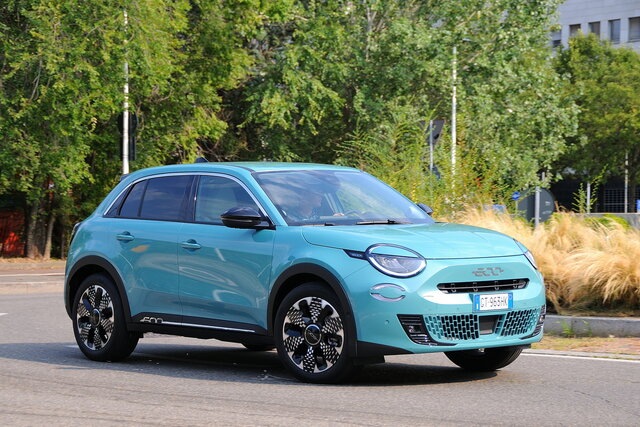 fiat 600 hybrid prova 2024 10