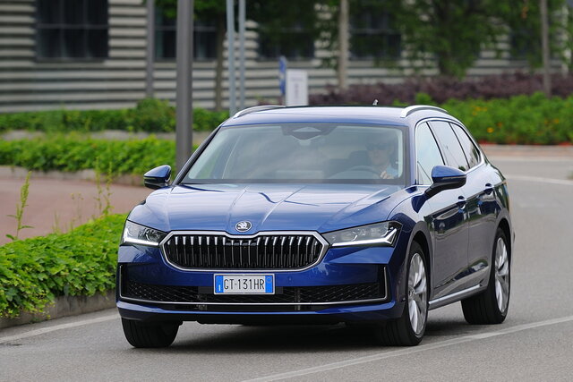 skoda superb wagon 15 hev prova 2024 10 03
