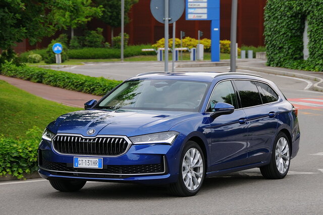 skoda superb wagon 15 hev prova 2024 10 07