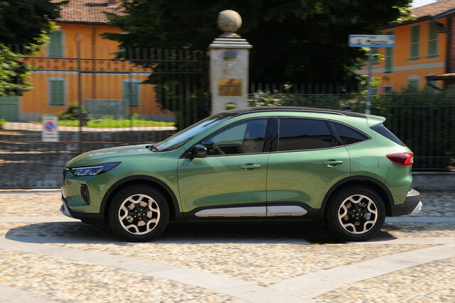 ford kuga 25 fhev active x cvt 2024 11 04