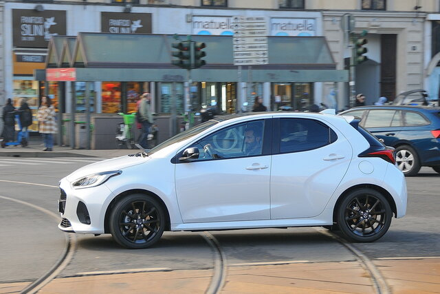 mazda 2 15 hybrid prova 2025 01 04