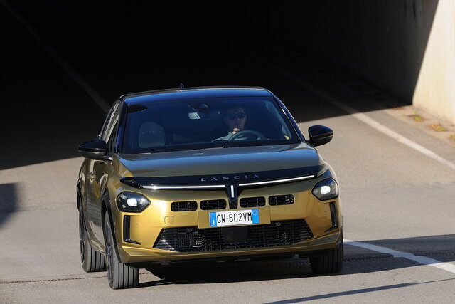 lancia ypsilon hybrid prova 2025 03 02