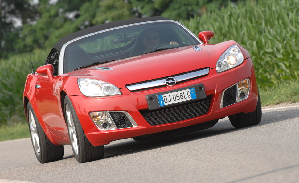 Opel sales gt 2000