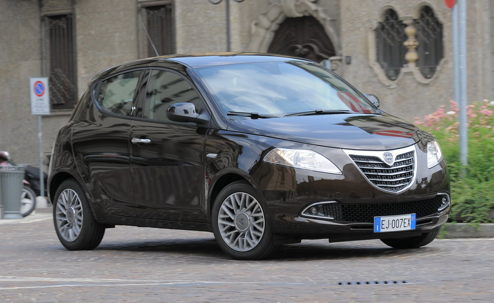 lancia ypsilon misure lancia ypsilon misure