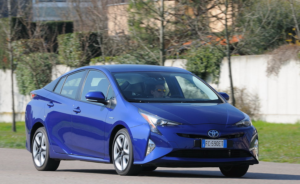 Prova Toyota Prius Scheda Tecnica Opinioni E Dimensioni 1.8 Hybrid E-Cvt Style