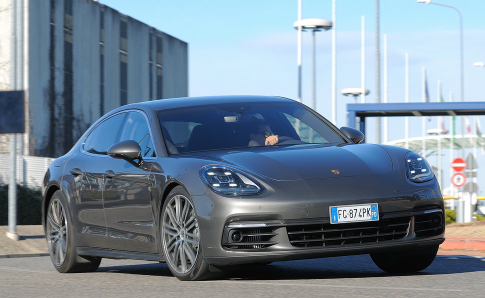 Prova Porsche Panamera Scheda Tecnica Opinioni E Dimensioni 4.0 V8 4S Diesel