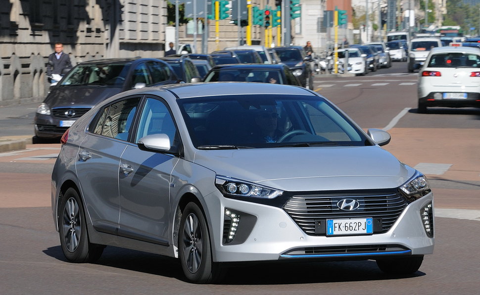 Prova Hyundai Ioniq Scheda Tecnica Opinioni E Dimensioni 1.6 Plug-In Hybrid Dct Style