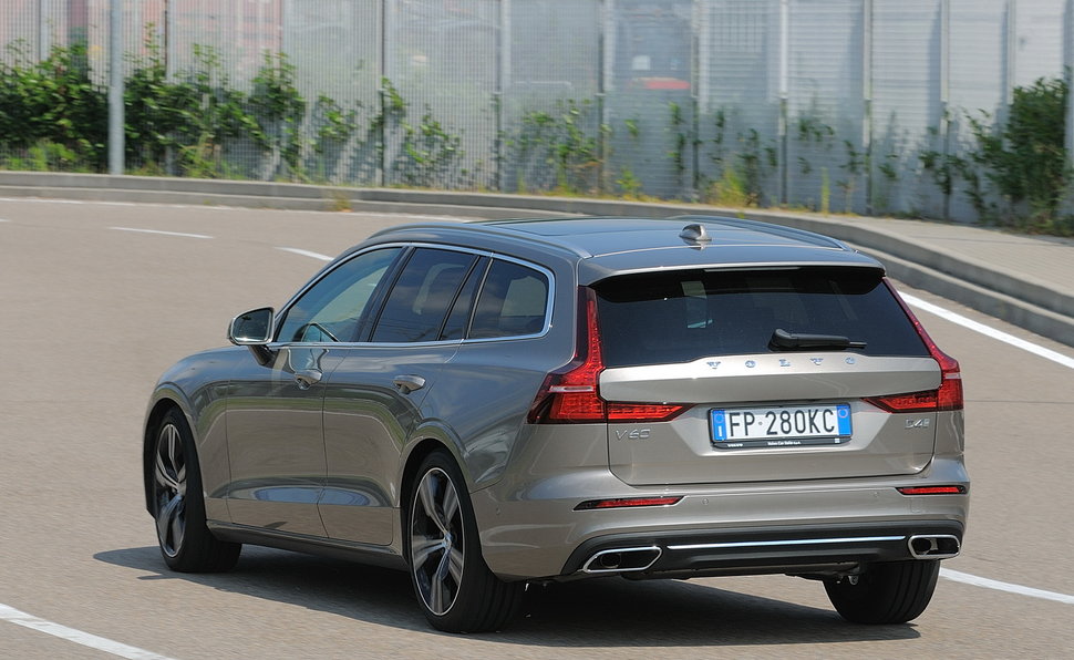 Prova Volvo V60 Scheda Tecnica Opinioni E Dimensioni D4 Inscription ...