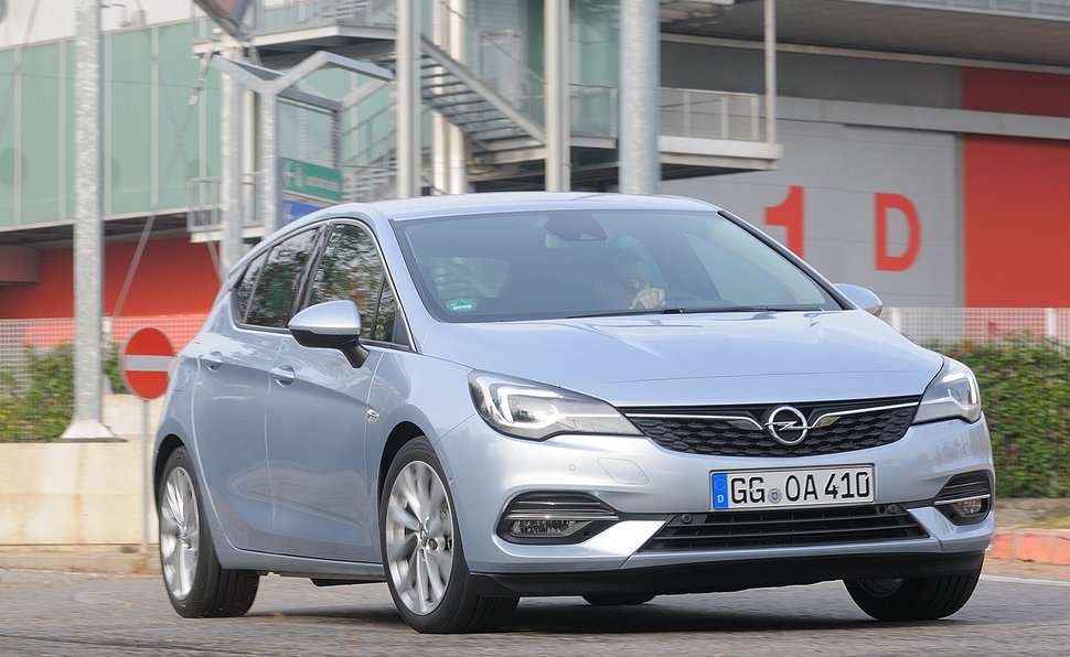 Prova Opel Astra scheda tecnica opinioni e dimensioni 1.2 Turbo 130 CV