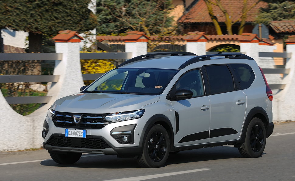 Prova Dacia Jogger scheda tecnica opinioni e dimensioni 1.0 TCe Eco-G  Extreme 7 posti 