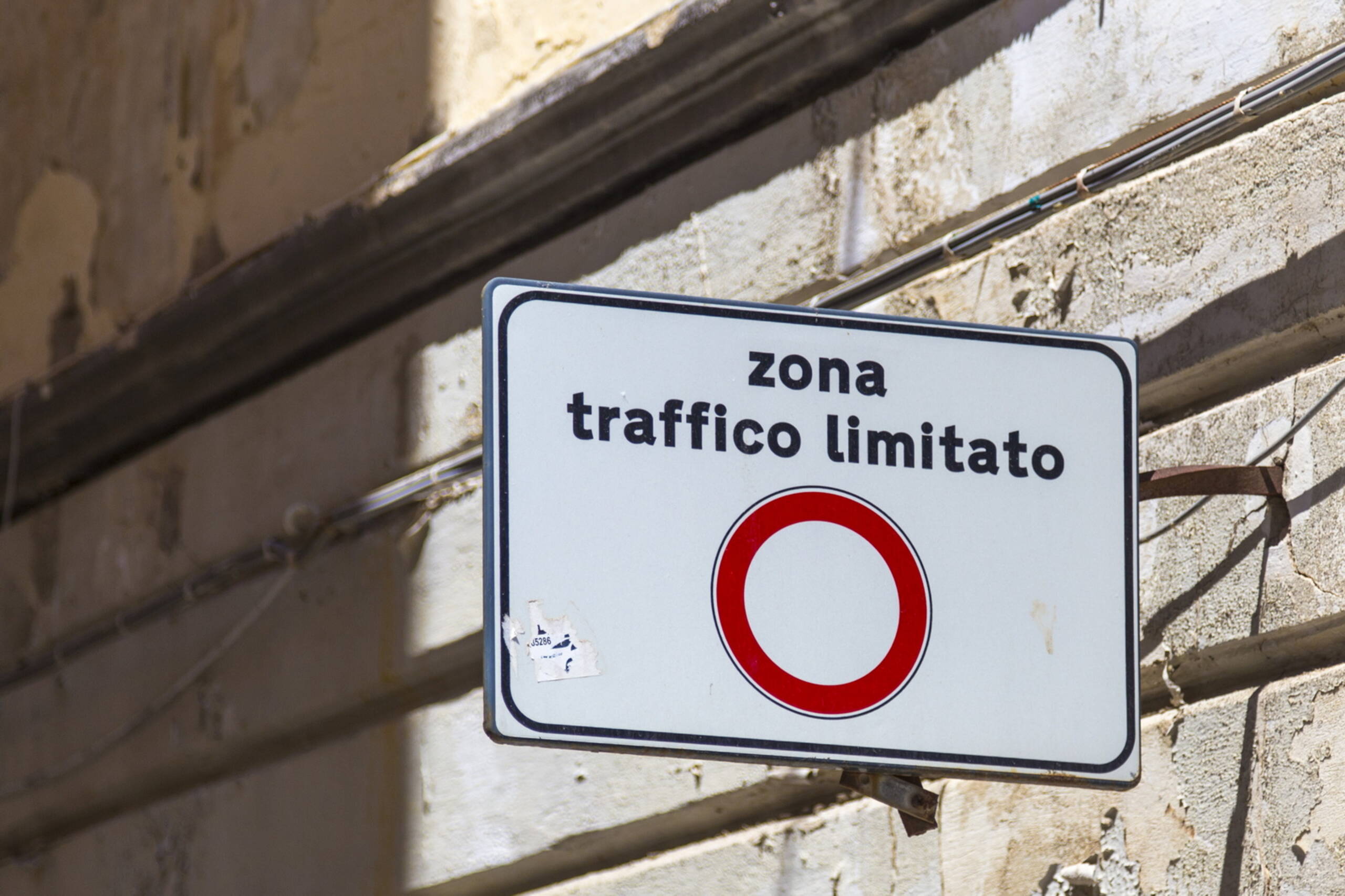Le auto ibride possono entrare nelle ZTL?