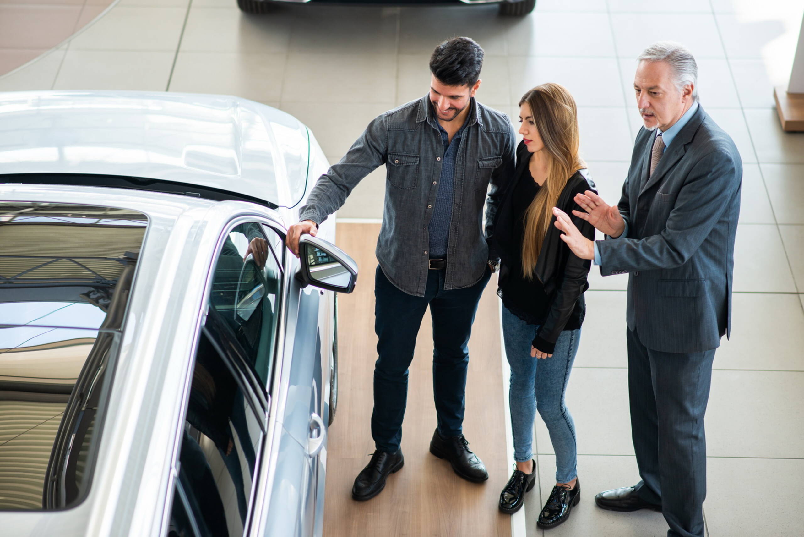 Mercato europeo dell’auto: +5,3% ad agosto 2025 e BYD supera Tesla