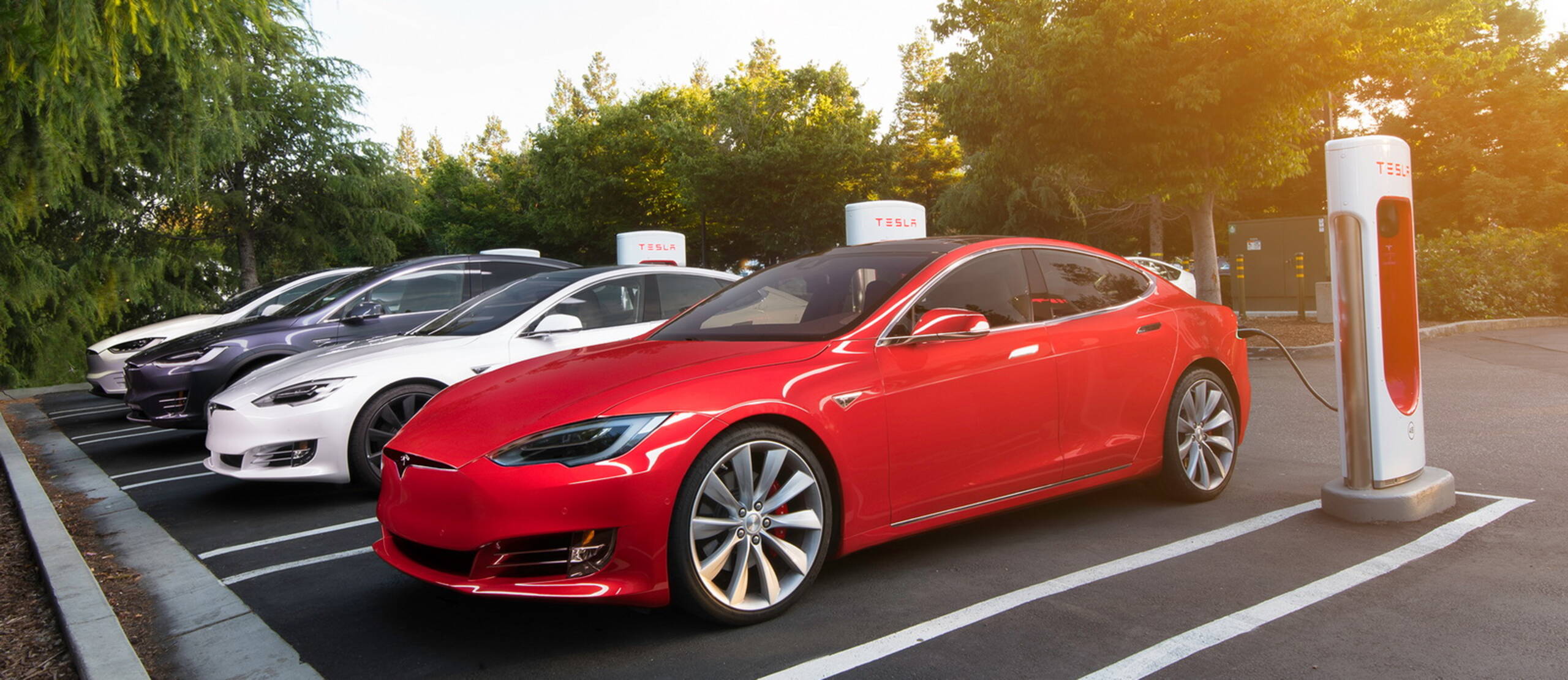 Tesla: cresce la rete di Supercharger in Italia