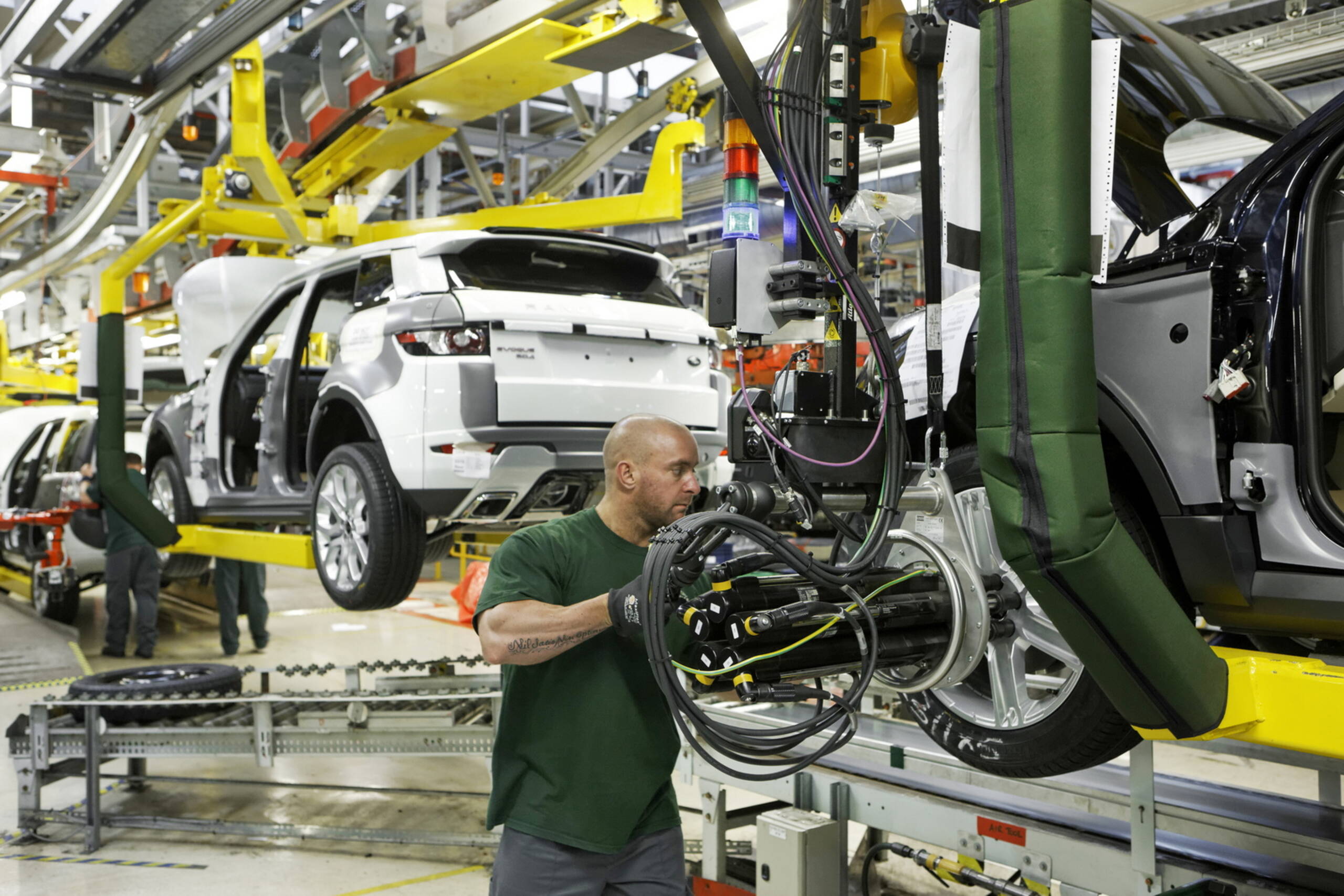 Il governo inglese salva la JLR