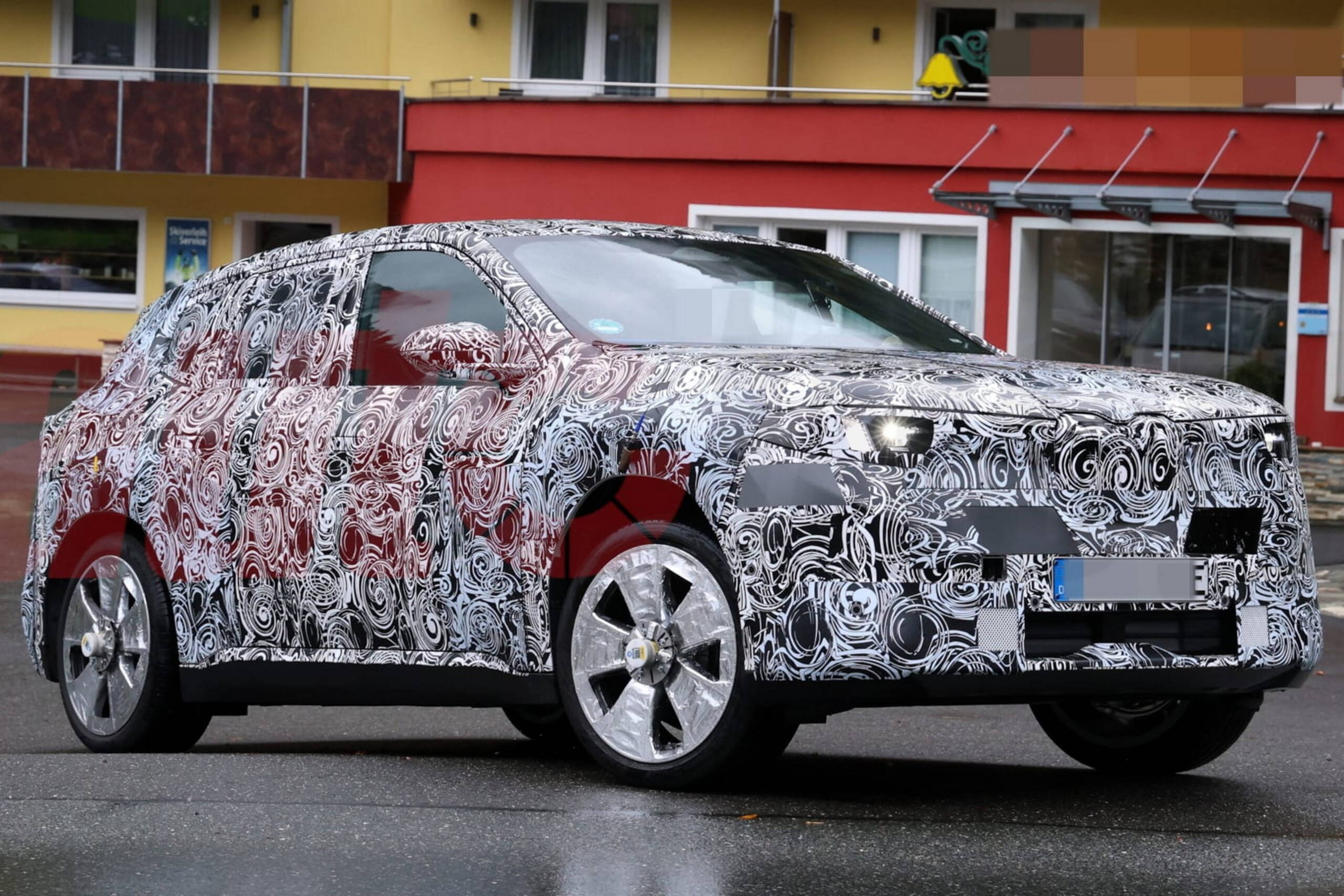 BMW iX1: nel 2027 sarà tutta nuova