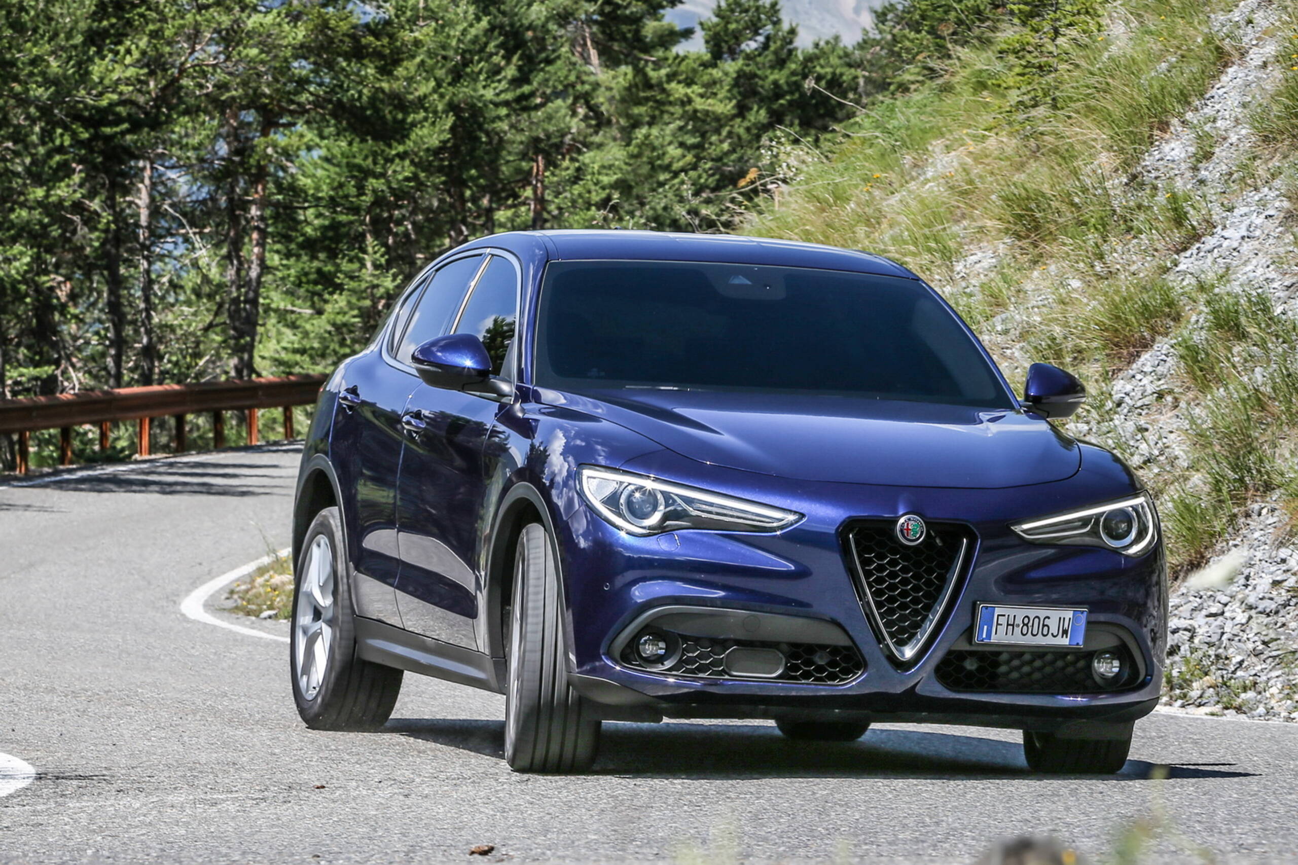 Alfa Romeo Stelvio: la suv per chi ama la guida