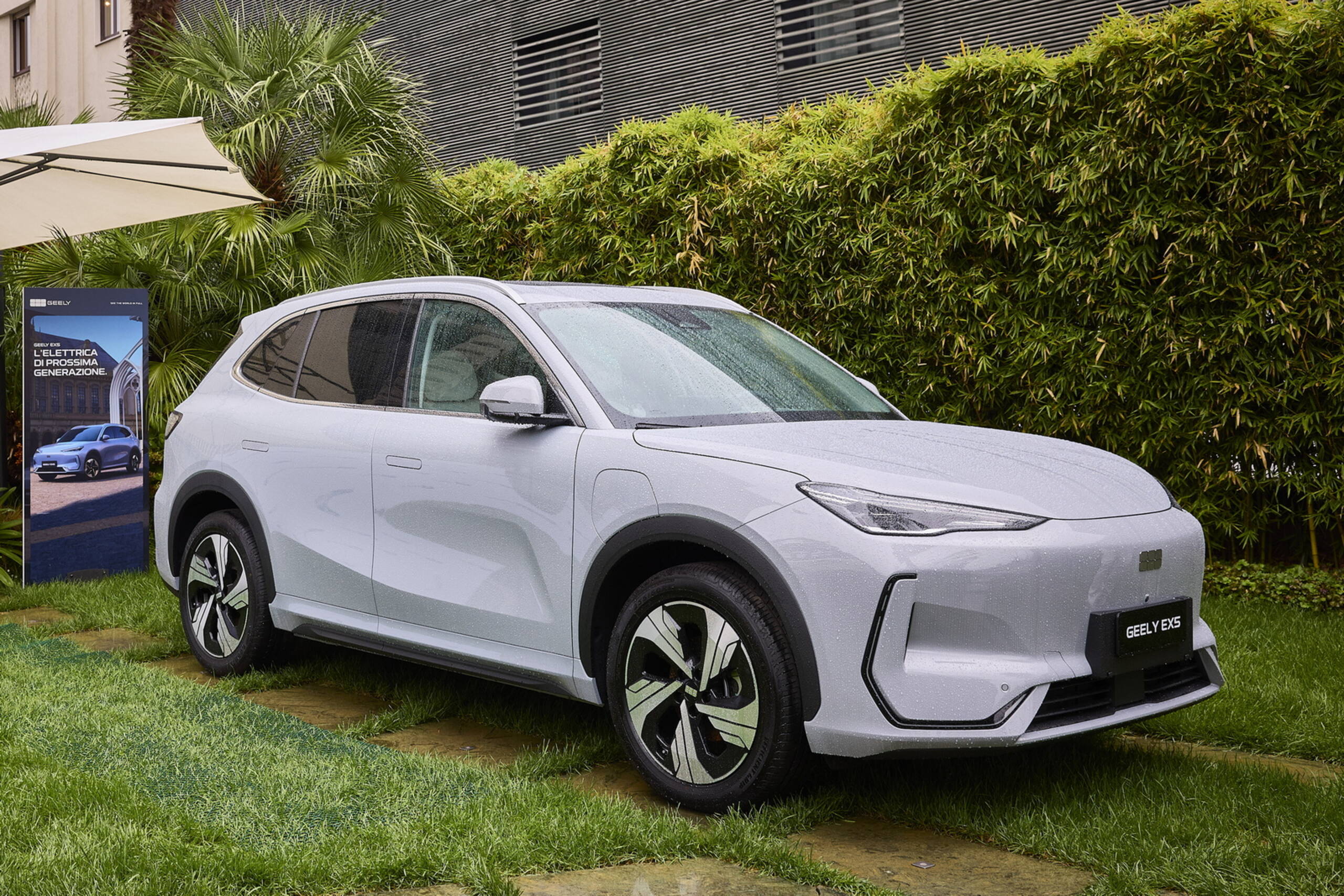 La Geely EX5 arriva nelle concessionarie