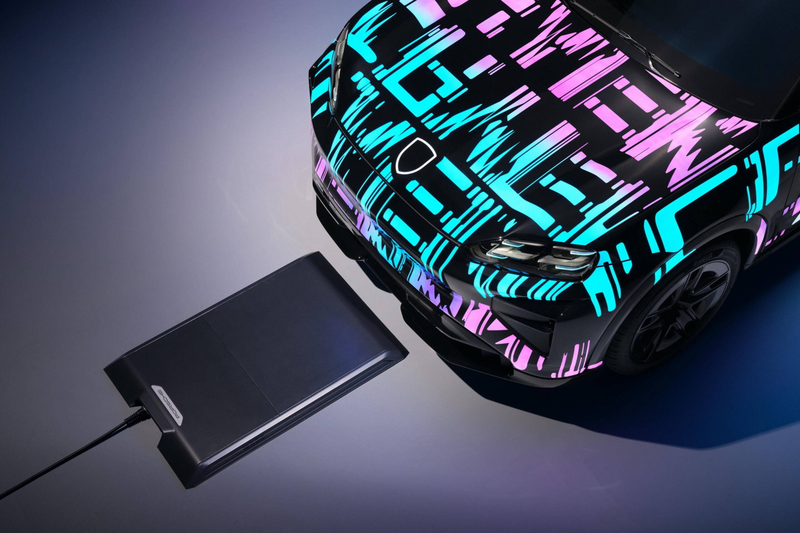 La Porsche Cayenne elettrica avrà la ricarica a induzione