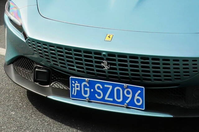 In Cina prima di comprare un&#039;auto devi ottenere la targa