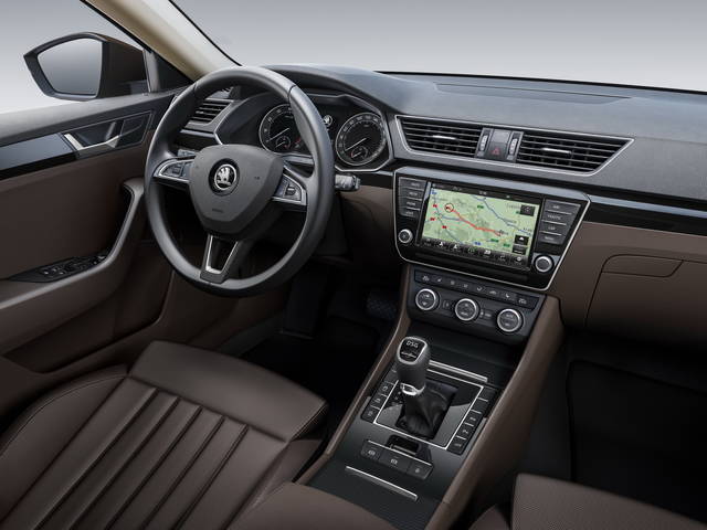 Skoda Superb: svelati gli interni