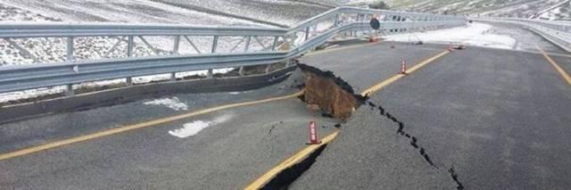 Sicilia: giù il viadotto, su le polemiche 