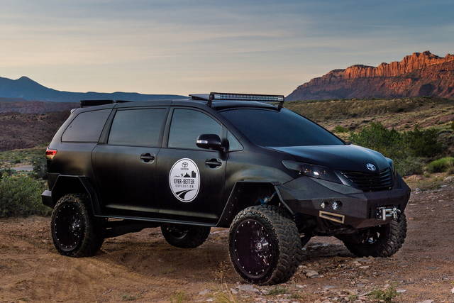 Toyota: la concept Ultimate Utility Vehicle al Sema